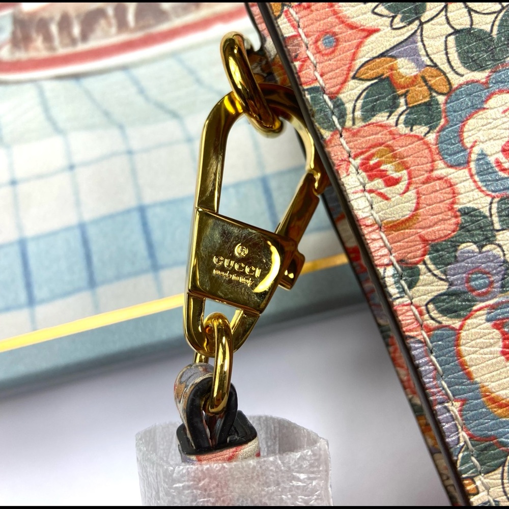 Gucci #636252 "Gucci Liberty" Leather Pouch/Clutch - Picture 4 of 9